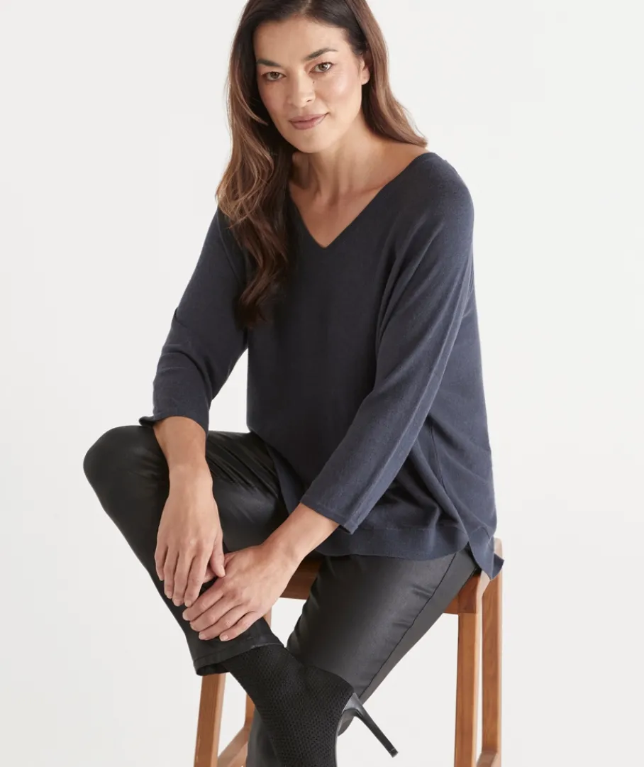 Sussan Knitwear|Tops>Curved Hem V Neck Jumper